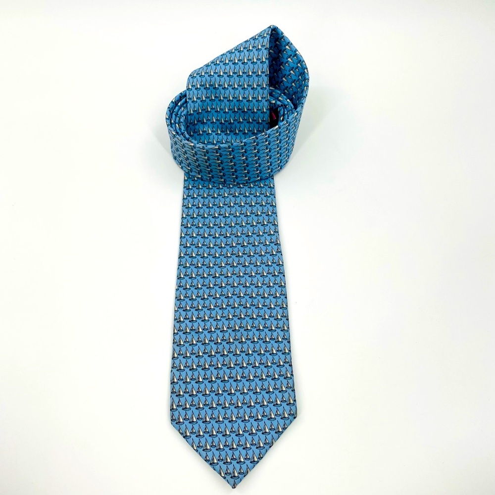 Light blue Vineyard Vines Tie